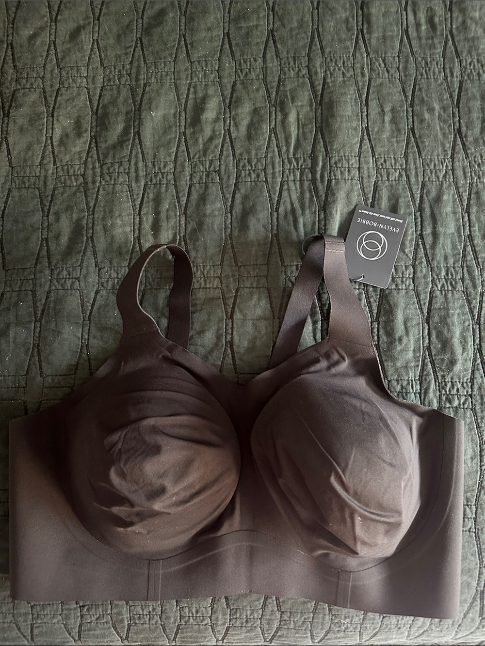 Evelyn & Bobbie Seamless Black Wireless Support Bra